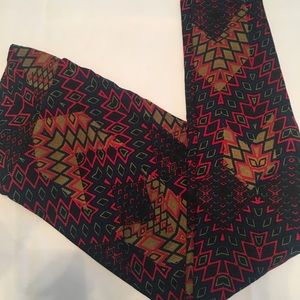 Lularoe Leggings TC Navy bkgrnd Diamond ptn